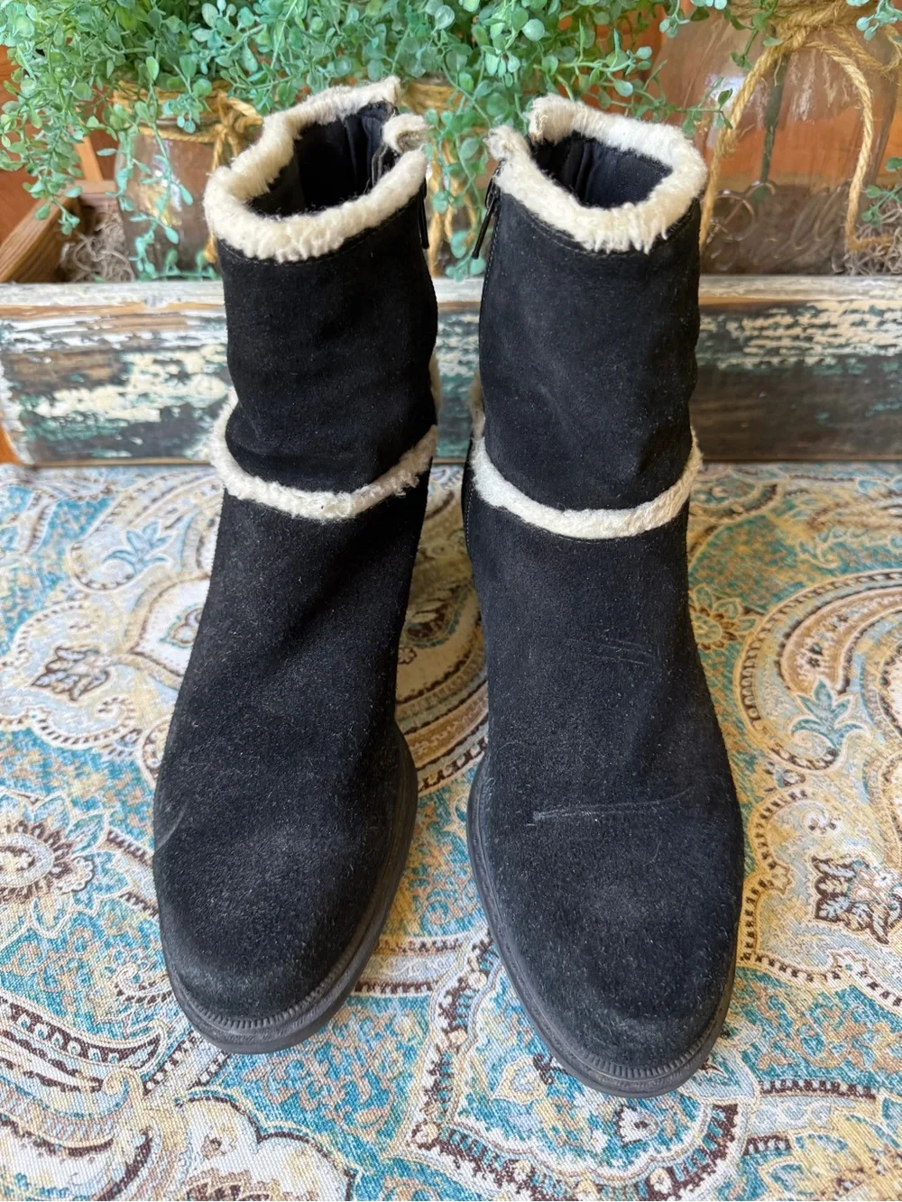 Donald J Pliner Black Suede Shearling Trim Heeled Ankle Boots Women’s 8M Vintage